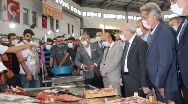 Balıkçılar Vali Köşger ve Başkan Soyer'le " Vira Bismillah"dedi 