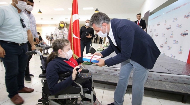 Bayraklı Belediyesinden öğrencilere tablet desteği