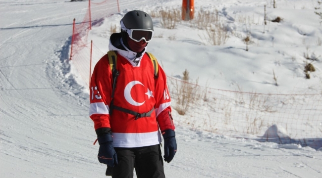 Erzurum'da kayak severler eğlenceye doyamadı