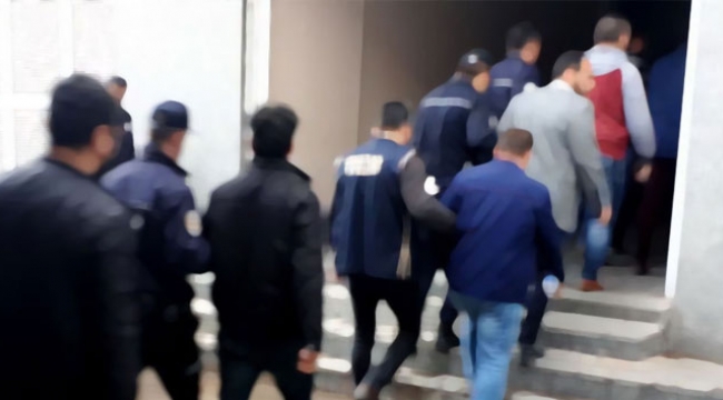 İzmir'de FETÖ operasyonu: 82 gözaltı kararı