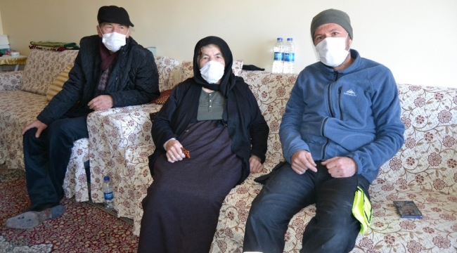 Konya'da 20 torunlu 95 yaşındaki kadın korona virüsü yendi