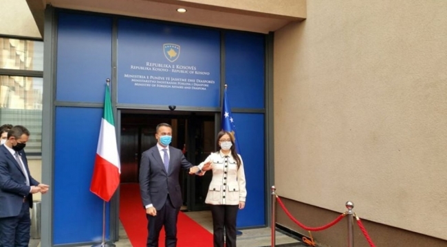 Kosova Covid-19 aşısı için İtalya'dan yardım istedi