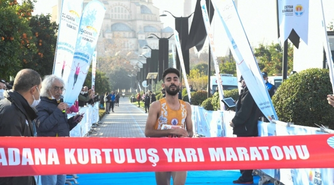 Adana'da, 11. Kurtuluş Yarı Maratonu koşuldu