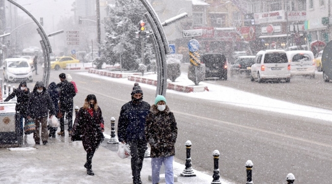 Afyonkarahisar'da belediye ekipleri karla mücadeleye hazır