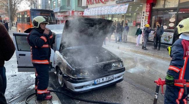 Ankara'da alev alan park halindeki araç yandı