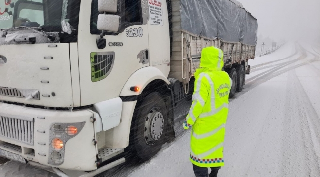 Antalya'da jandarmadan kış lastiği denetimi