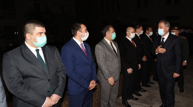 Bakan Akar, Türkiye'nin Bağdat Büyükelçiliği'ni ziyaret etti