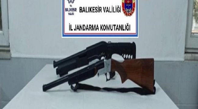 Balıkesir'de jandarma 30 aranan şahsı yakaladı