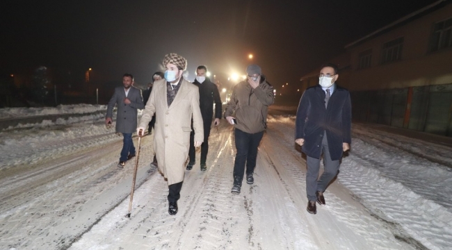 Başkan Sayan, kar temizleme çalışmalarını denetledi