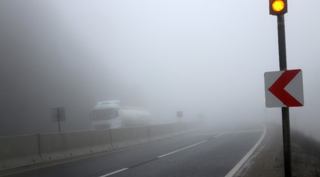 Bolu Dağı'nda yoğun sis ve sağanak etkili oluyor