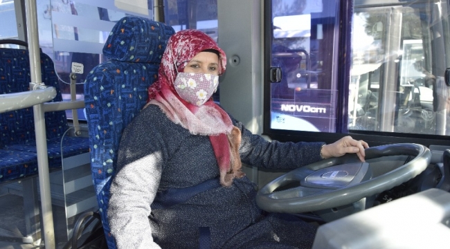 Burdur'da ilk kadın halk otobüsü şoförü Aysel Gürdal direksiyon başında