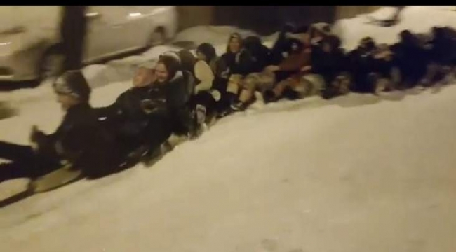 Bursa'da kar çılgınlığı...45 kadın aynı anda böyle kaydı