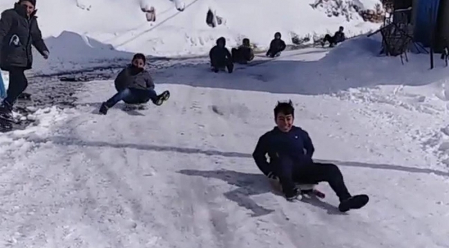 Çocuklar karın keyfini kayarak çıkardı