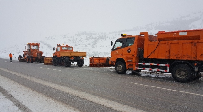 Erzincan'da kar ve tipiden 177 köy yoluyla ulaşım sağlanamıyor