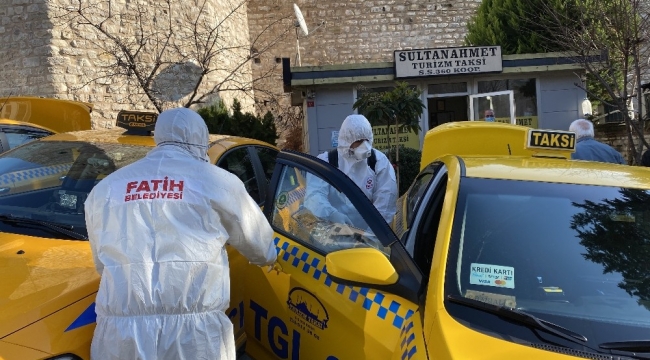 Fatih'te taksi ve taksi durakları korona virüse karşı dezenfekte ediliyor