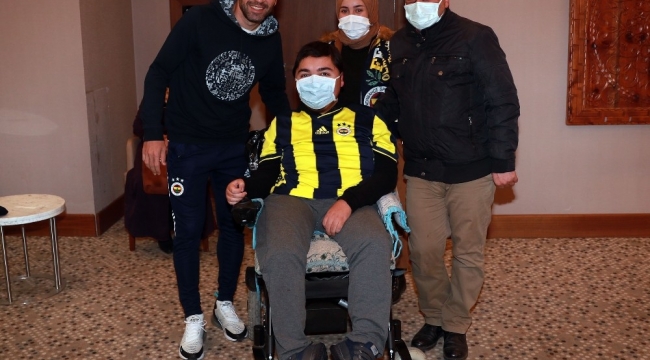 Fenerbahçeli futbolculardan anlamlı davranış