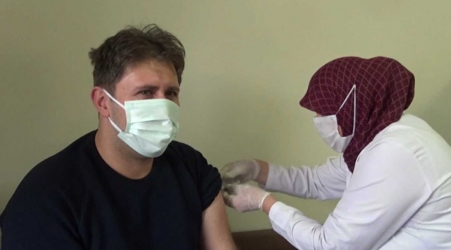 Iğdır'da korona virüs aşısı sağlık çalışanlarına uygulandı
