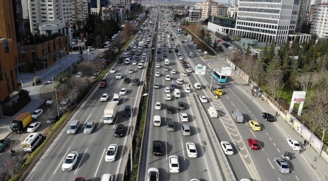 İstanbul'da hafta sonu kısıtlaması öncesi trafik erken saatlerde başladı