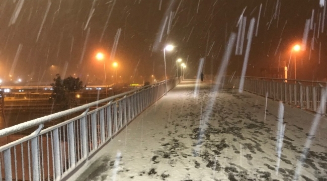 İstanbul'da kar yağışı akşam saatlerinde etkili oldu