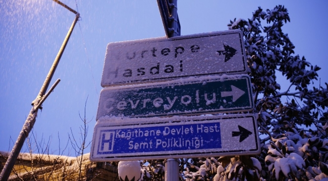 İstanbul'da kar yağışı vatandaşlara zor anlar yaşattı