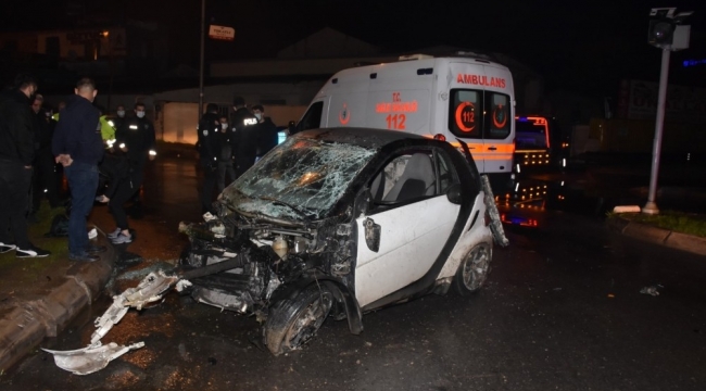 İzmir'de kontrolden çıkan araç takla attı: 2 yaralı