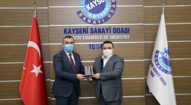 KAYSO'dan TOBB Türkiye 100'e giren firmalara plaket