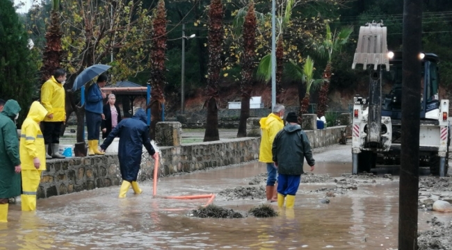 Kemer Belediyesi fırtınadan etkilenen vatandaşların yardımına koştu