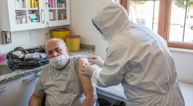 Kepez'de huzurevi sakinlerine Covid aşısı