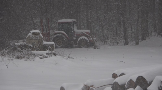 Kırklareli'nin yüksek kesimlerinde kar etkili oldu: 38 köy yolu kapalı