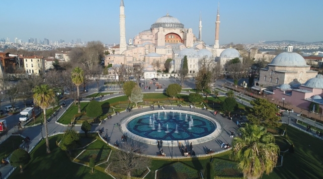 Kısıtlamada Sultanahmet Meydanı'na turist akını