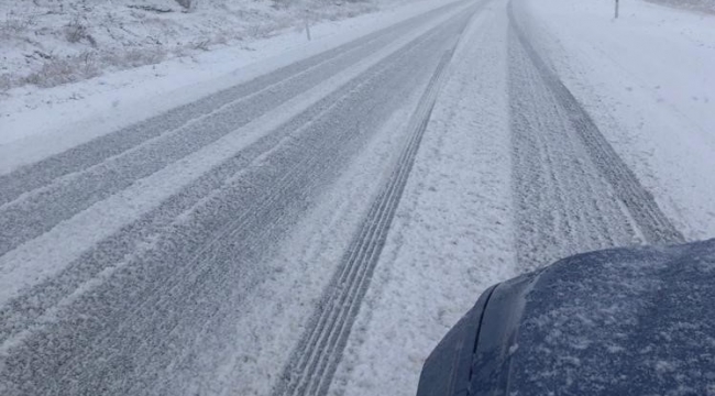 Mardin-Midyat yolunda karda araçlar mahsur kaldı