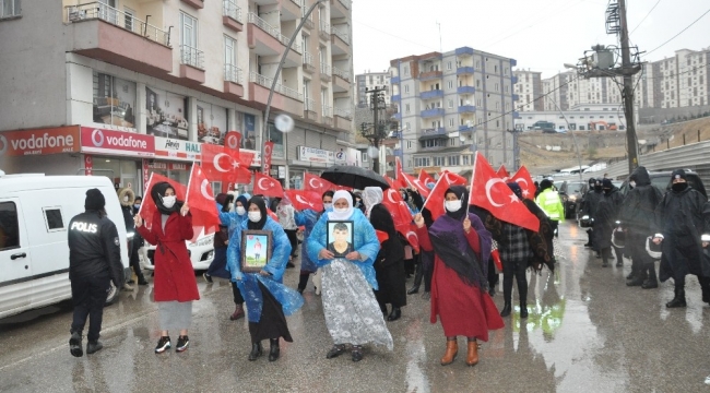 Şırnak anneleri, sağanak yağışa rağmen HDP'den çocuklarını istedi