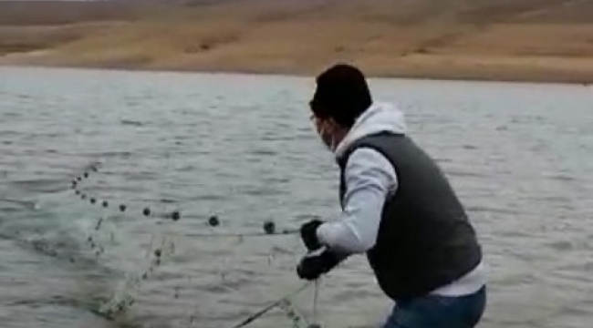 Sokağa çıkma yasağını fırsat bilen kaçak avcılar göle 250 metrelik ağ attı