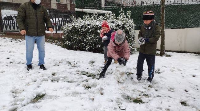 Sultangazi'de kar eğlencesi kısıtlama tanımadı