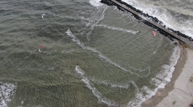 Yeşilköy sahilinde sörf keyfi havadan görüntülendi