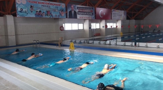 Düzce'de yüzme kursları pandemi önlemleri eşliğinde sürüyor