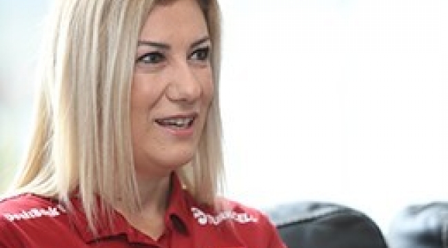 Necla Güngör Kıragası: "Kadın futbolunun lokomotifi"