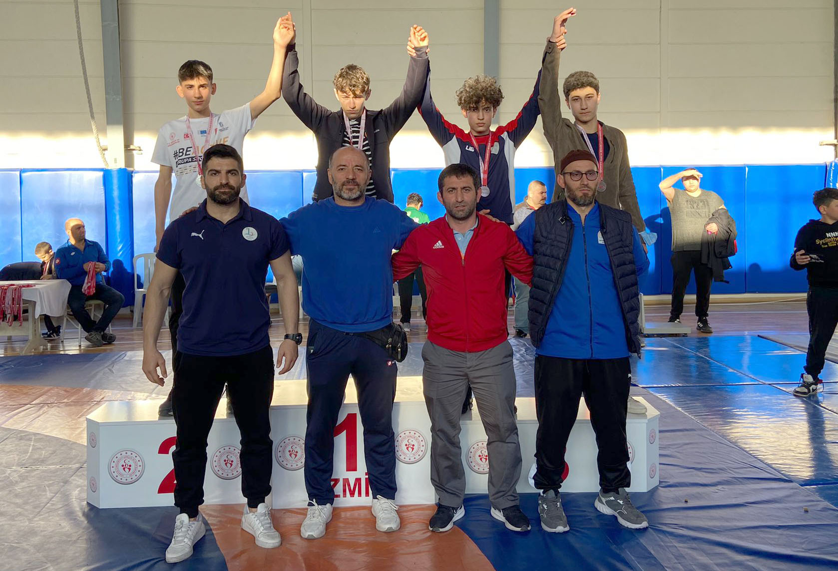 Bayraklılı güreşçiler İzmir şampiyonu oldu