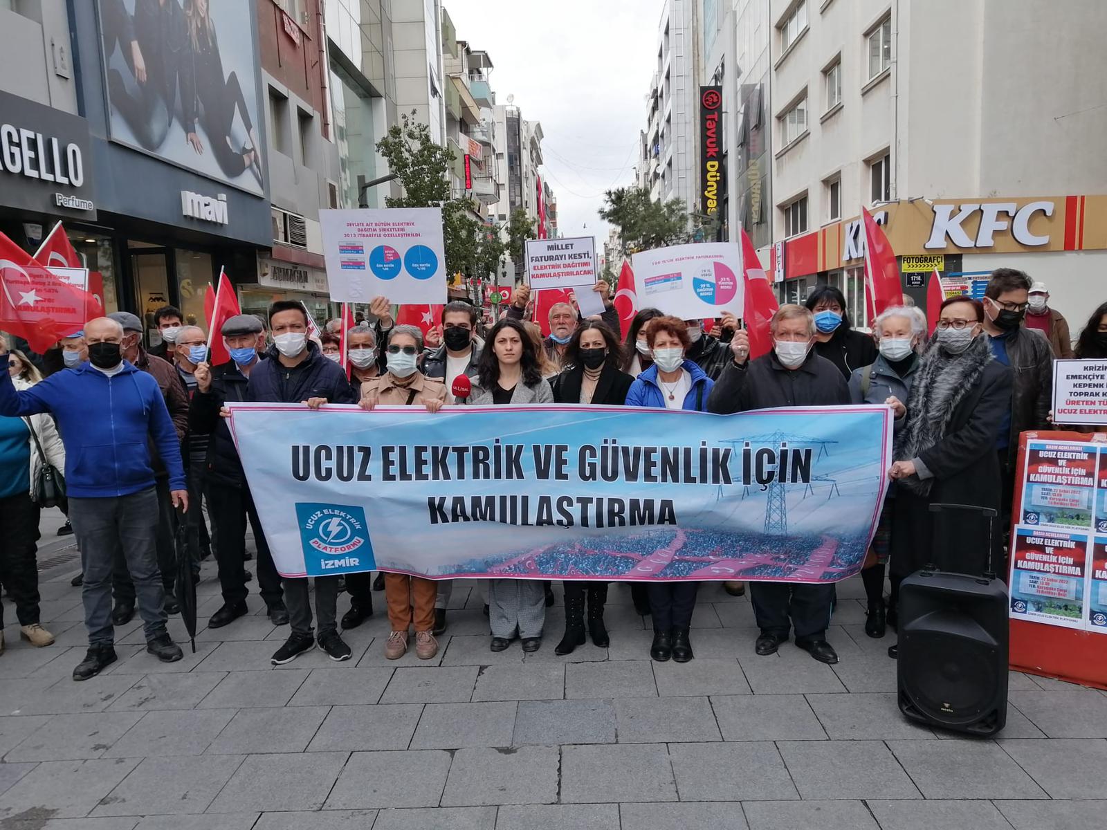 İzmirliler ucuz elektrik meydanlarda