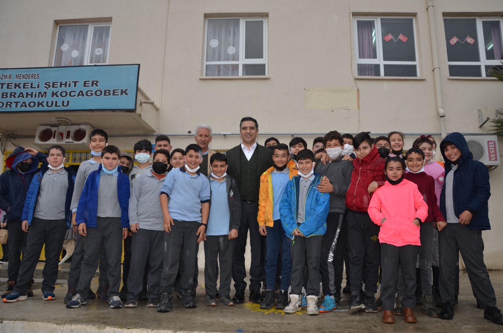 Menderes Belediyesi'nden okullara tam destek