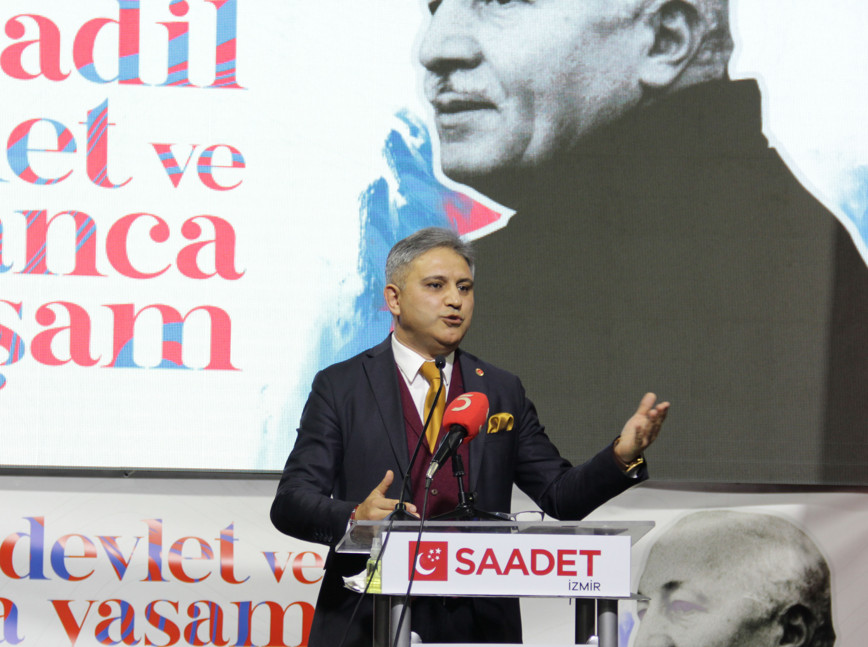 'Yeni bir dünya' ideali sunan lider Necmettin Erbakan, İzmir'de anıldı