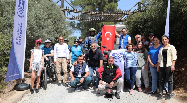 BODRUM'DA SAHİL VE YOL KENARLARI ATIKTAN TEMİZLENDİ