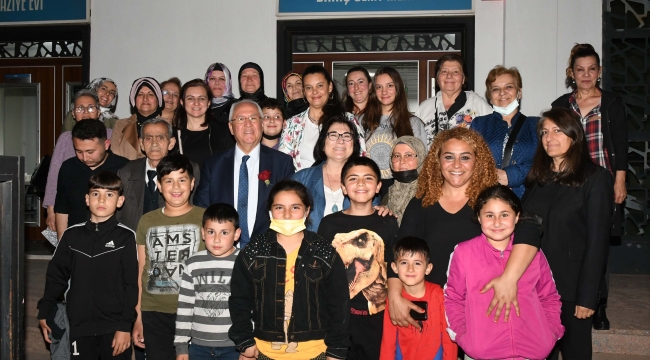 YEMEKLERİNİ SELVİTOPU ÇİFTİ İLE PAYLAŞTILAR