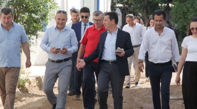 Başkan Aras ve heyeti Bitez'de vatandaşlarla buluştu