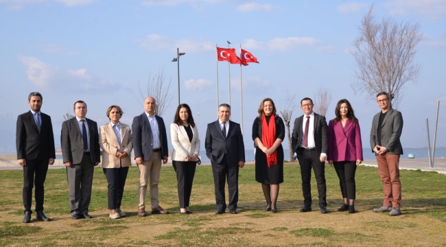 EMD İZMİR ŞUBESİ'NDE "BİRLİKTE GÜÇLÜYÜZ" EKİBİ ADAYLIĞINI AÇIKLADI